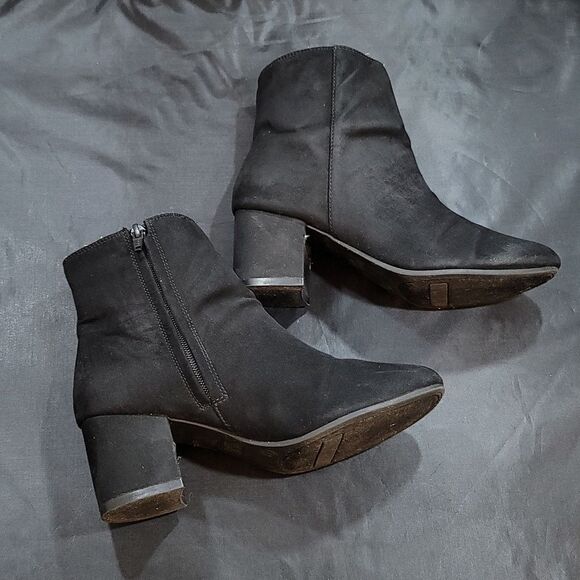 TIME&TRU ROUND TOE SIDE ZIPPER CLOSURE ANKLE BOOTIES - Picture 11 of 15